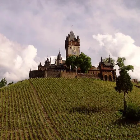 Konukevi Weingut Gutsschanke Rademacher *